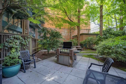 Backyard Photo of 302 22 E Cordova Street, Vancouver, BC