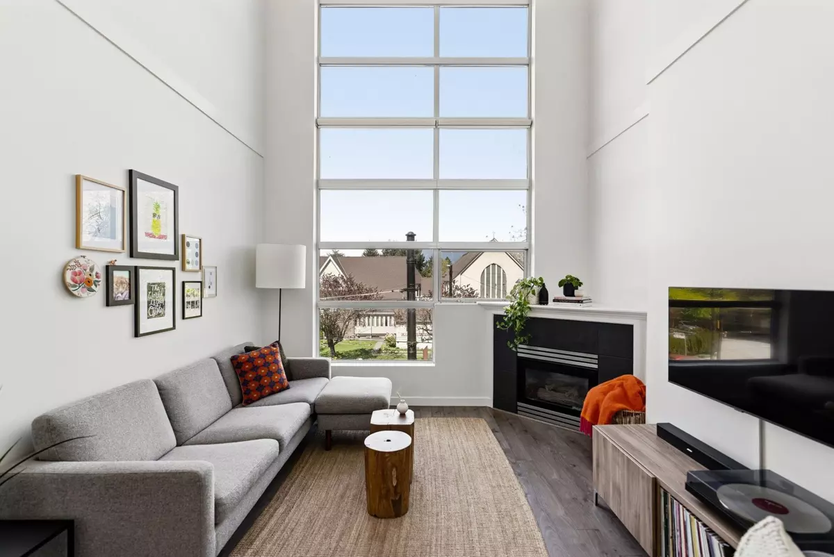 Living Room Photo of 327 418 E Broadway, Vancouver, BC