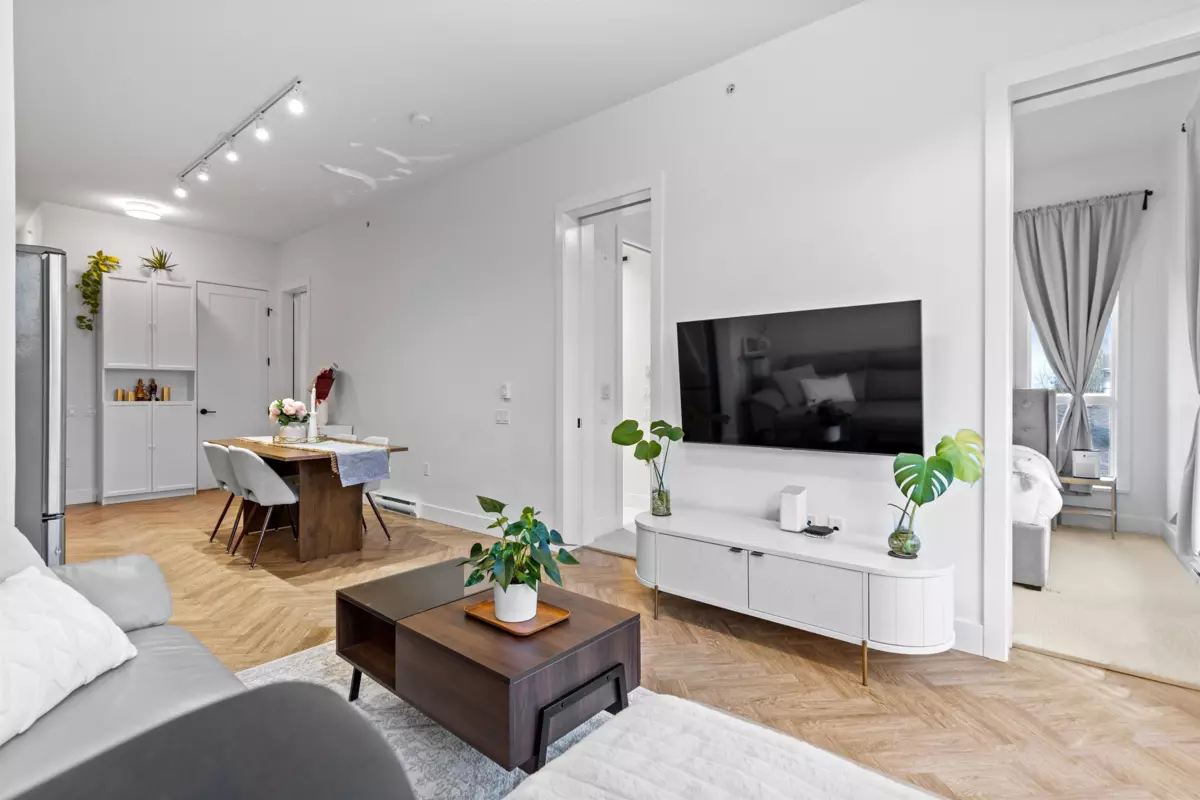 Dining Area Photo of 425 14968 101a Avenue, Surrey, BC
