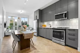 425 14968 101a Avenue, Surrey, BC