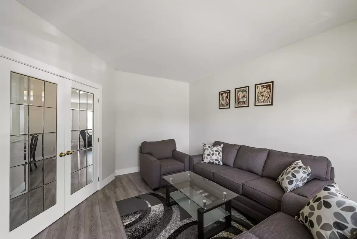Family Room Photo of 18568 64b Avenue, Surrey, BC