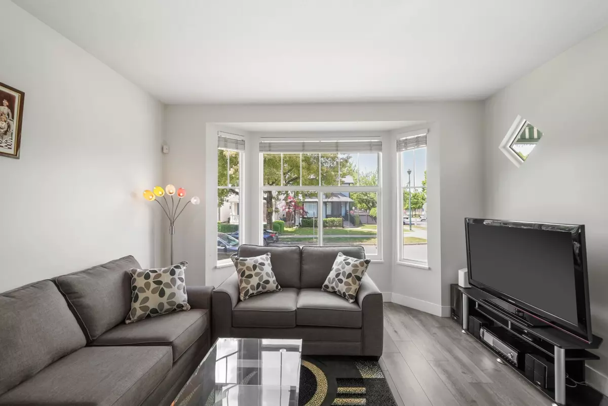 Living Room Photo of 18568 64b Avenue, Surrey, BC