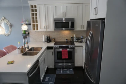 Kitchen Island Photo of 3 16458 23a Avenue, Surrey, BC