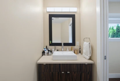 Guest Bathroom Photo of 45780 Berkeley Avenue, Chilliwack, BC