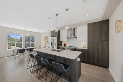 Kitchen Photo of 1 24086 104 Avenue, Maple Ridge, BC