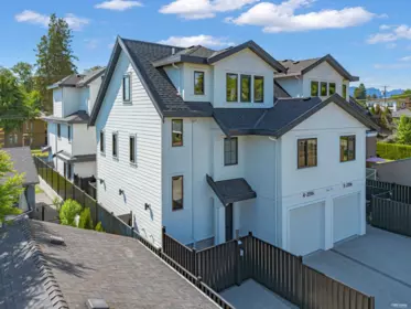 Hot Tub / Spa Photo of 4 2316 Cliff Avenue, Burnaby, BC