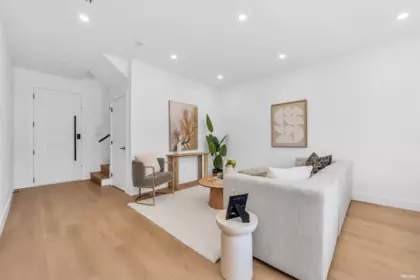 Pantry Photo of 4 2316 Cliff Avenue, Burnaby, BC