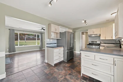 Breakfast Nook Photo of 26647 30a Avenue, Langley, BC