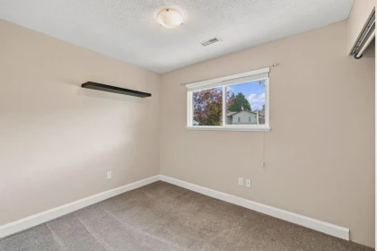 Guest Bathroom Photo of 26647 30a Avenue, Langley, BC