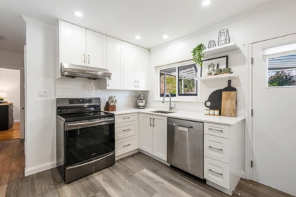 Breakfast Nook Photo of 8326 Royal Oak Avenue, Burnaby, BC