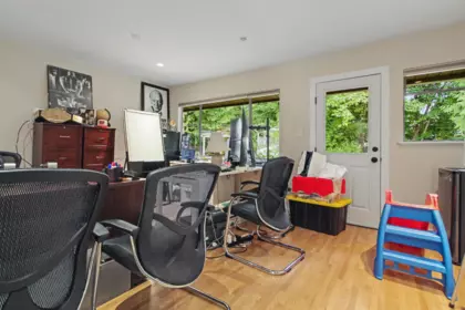 Kitchen Island Photo of 4321 Keith Road, West Vancouver, BC