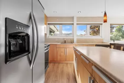 Kitchen Island Photo of 1216 Pinewood Crescent, North Vancouver, BC