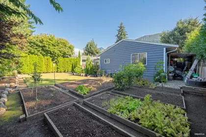 1043 Belvedere Drive, North Vancouver, BC, North Vancouver — Single Family Residence for sale