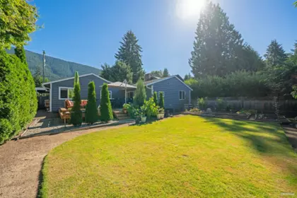 1043 Belvedere Drive, North Vancouver, BC, North Vancouver — Single Family Residence for sale