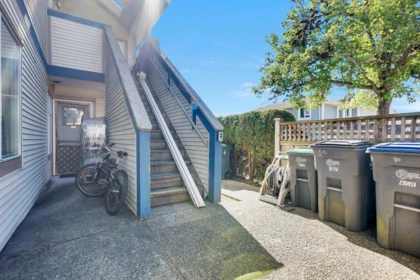 Hallway Photo of 213 7837 120a St Street, Surrey, BC