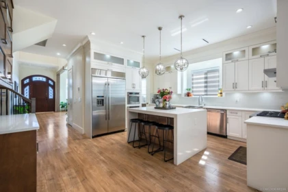 Kitchen Island Photo of 12901 92a Avenue, Surrey, BC
