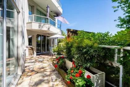 Garden / Landscaping Photo of 101 69 Jamieson Court, New Westminster, BC