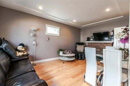 586 E 60th Avenue, Vancouver, BC, Vancouver — Single Family Residence for sale