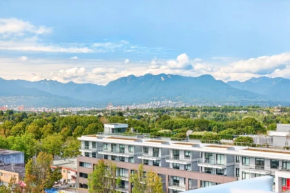 Swimming Pool Photo of 1105 4638 Gladstone Street, Vancouver, BC