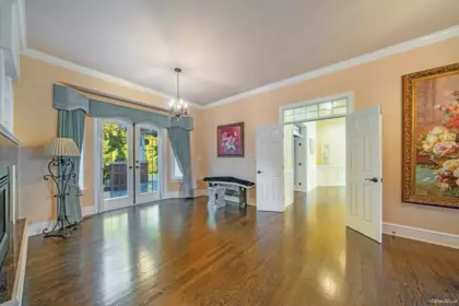 Entry Foyer Photo of 17007 28 Avenue, Surrey, BC