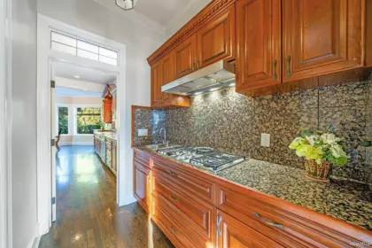 Guest Bathroom Photo of 17007 28 Avenue, Surrey, BC