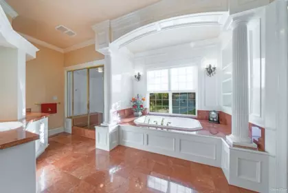 Hallway Photo of 17007 28 Avenue, Surrey, BC