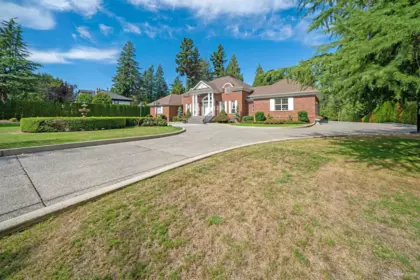 Kitchen Island Photo of 17007 28 Avenue, Surrey, BC