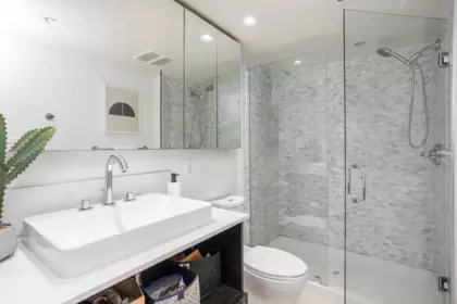 Powder Room Photo of 208 189 Keefer Street, Vancouver, BC