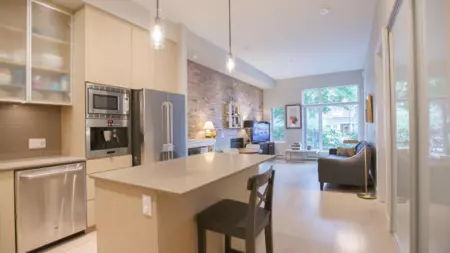 104 260 Salter Street, New Westminster, BC, New Westminster — Apartment/Condo for sale