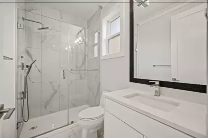 Guest Bathroom Photo of 15918 Roper Avenue, White Rock, BC