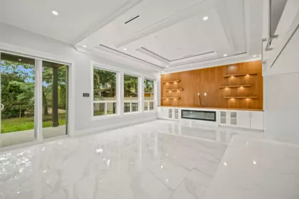 Kitchen Island Photo of 15918 Roper Avenue, White Rock, BC