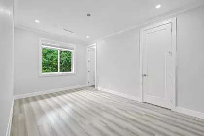 Walk-In Closet Photo of 15918 Roper Avenue, White Rock, BC