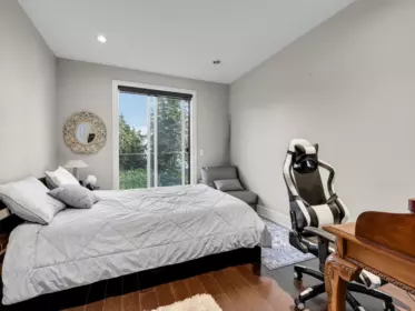 Staircase Photo of 13307 Marine Drive, Surrey, BC