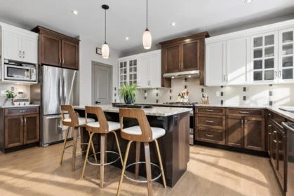 Kitchen Island Photo of 32215 14 Avenue, Mission, BC