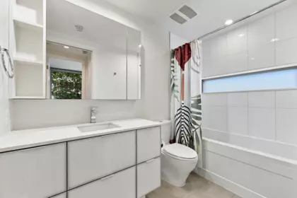 Guest Bathroom Photo of 301 1308 Hornby Street, Vancouver, BC