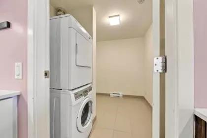 Walk-In Closet Photo of 301 1308 Hornby Street, Vancouver, BC