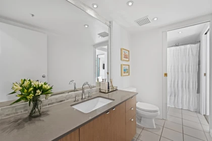 Entry Foyer Photo of 204 1633 W 8th Avenue, Vancouver, BC