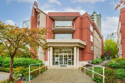 Garden / Landscaping Photo of 306 1230 Quayside Drive, New Westminster, BC