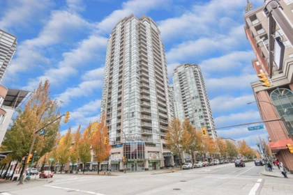 3202 2978 Glen Drive, Coquitlam, BC, Coquitlam — Apartment/Condo for sale
