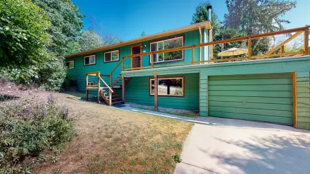 8948 Redrooffs Road, Halfmoon Bay, BC, Halfmoon bay — Single Family Residence for sale