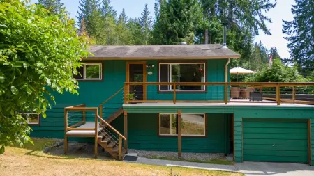 8948 Redrooffs Road, Halfmoon Bay, BC, Halfmoon bay — Single Family Residence for sale