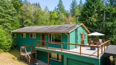 8948 Redrooffs Road, Halfmoon Bay, BC, Halfmoon bay — Single Family Residence for sale