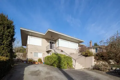 1245 Esquimalt Avenue, West Vancouver, BC, West vancouver — Single Family Residence for sale