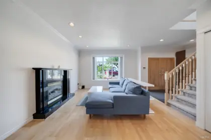 6038 Neville Street, Burnaby, BC, Burnaby — Half Duplex for sale