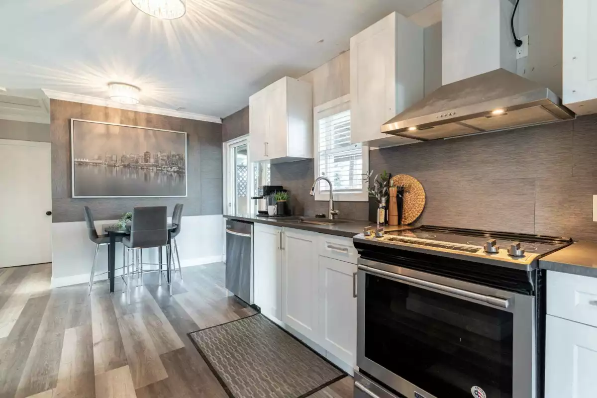 Dining Area Photo of 17477 58a Avenue, Surrey, BC
