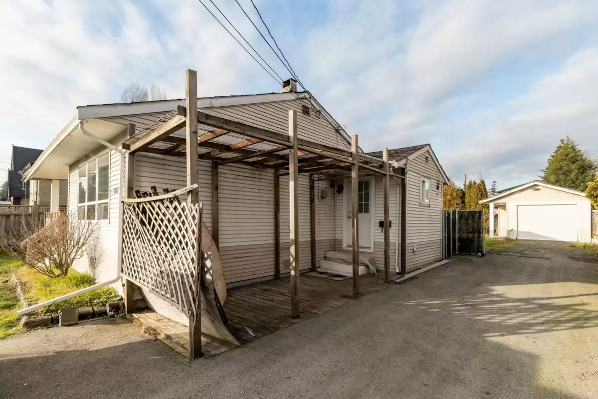 Family Room Photo of 17477 58a Avenue, Surrey, BC