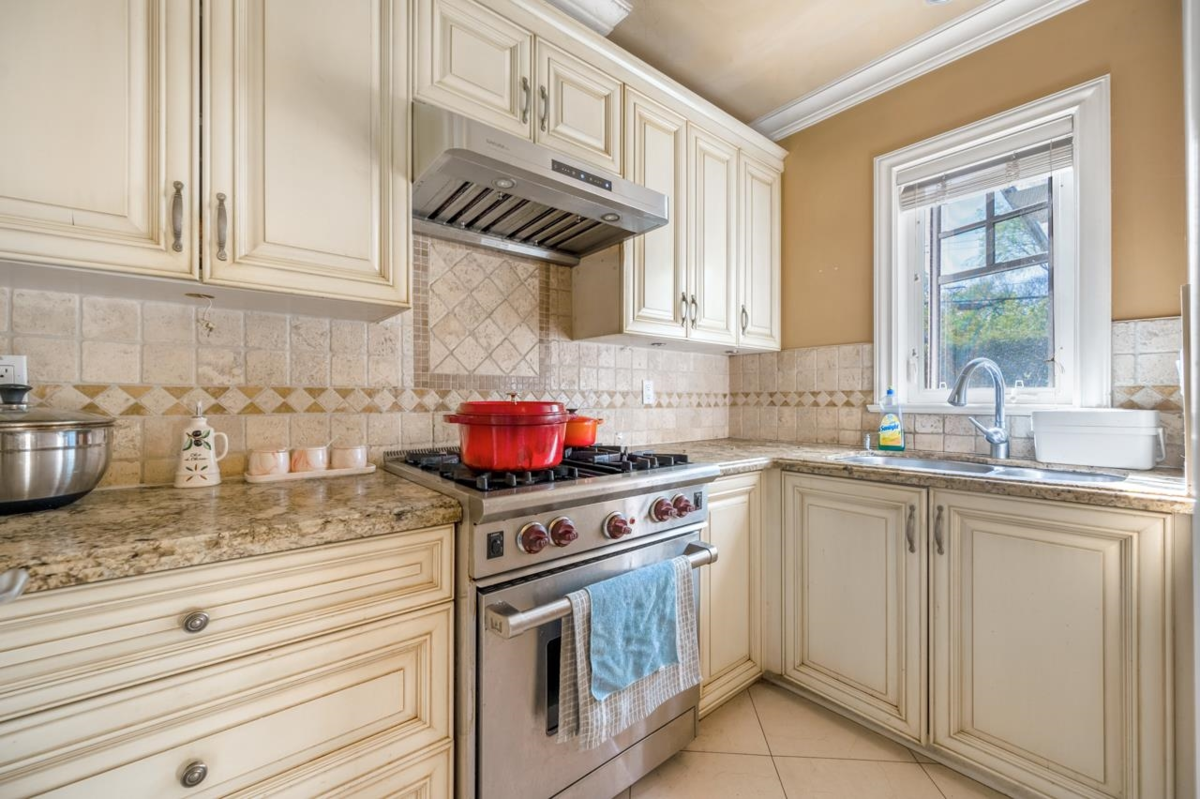 Walk-In Closet Photo of 6261 Adera Street, Vancouver, BC