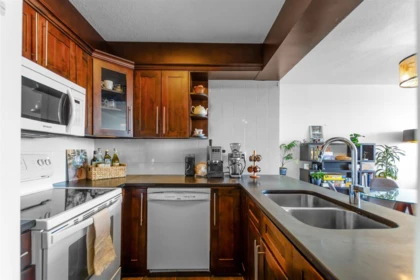 2307 9521 Cardston Court, Burnaby, BC, Burnaby — Apartment/Condo for sale