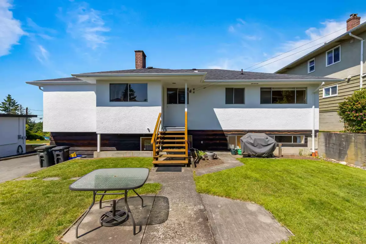 Family Room Photo of 7988 Sussex Avenue, Burnaby, BC