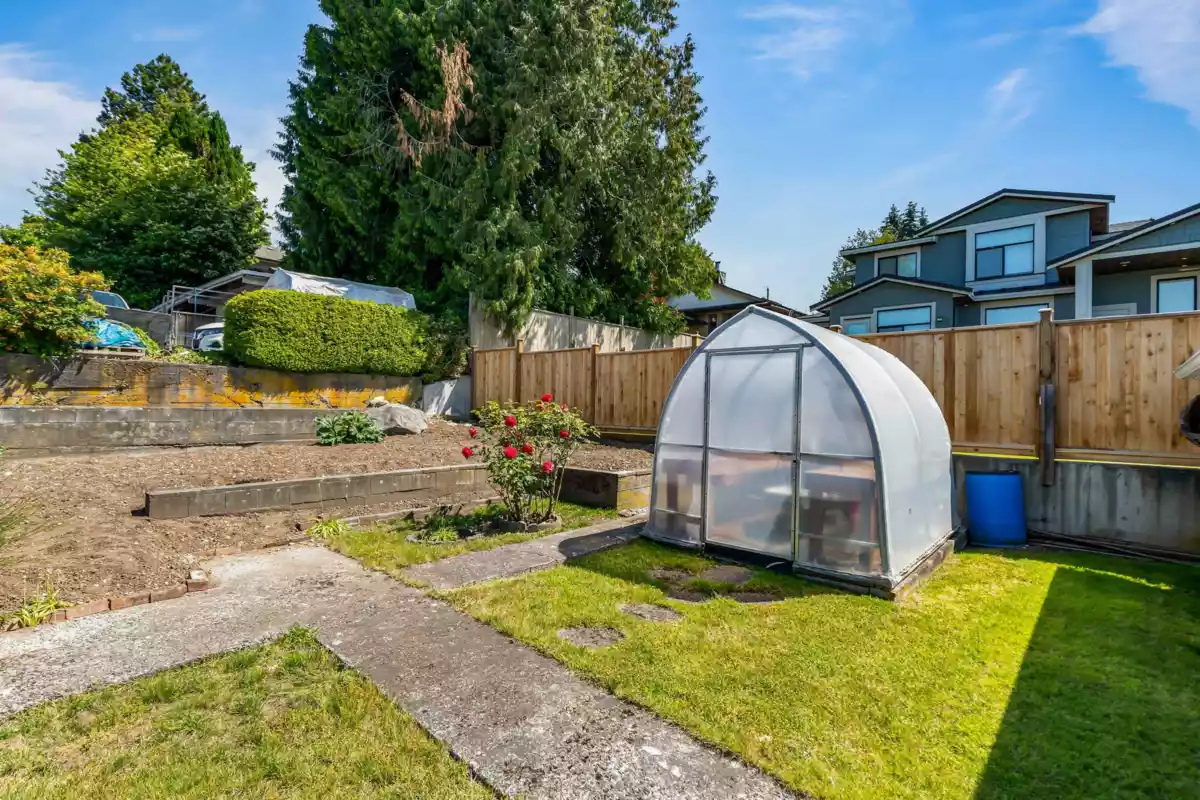 Swimming Pool Photo of 7988 Sussex Avenue, Burnaby, BC
